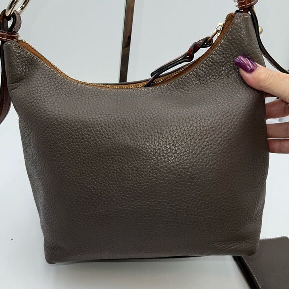 Dooney & Bourke Pebble Grain Zipper Pocket Sac with matching Wallet - Picture 7 of 16